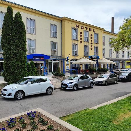 Hotel Beke Sziget Komló エクステリア 写真