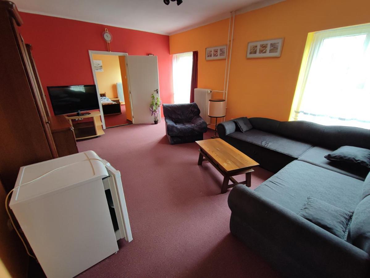 Hotel Beke Sziget Komló エクステリア 写真