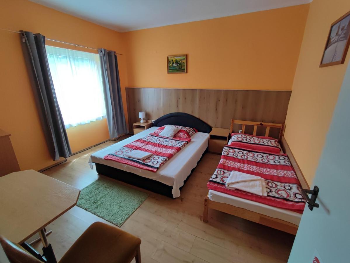Hotel Beke Sziget Komló エクステリア 写真