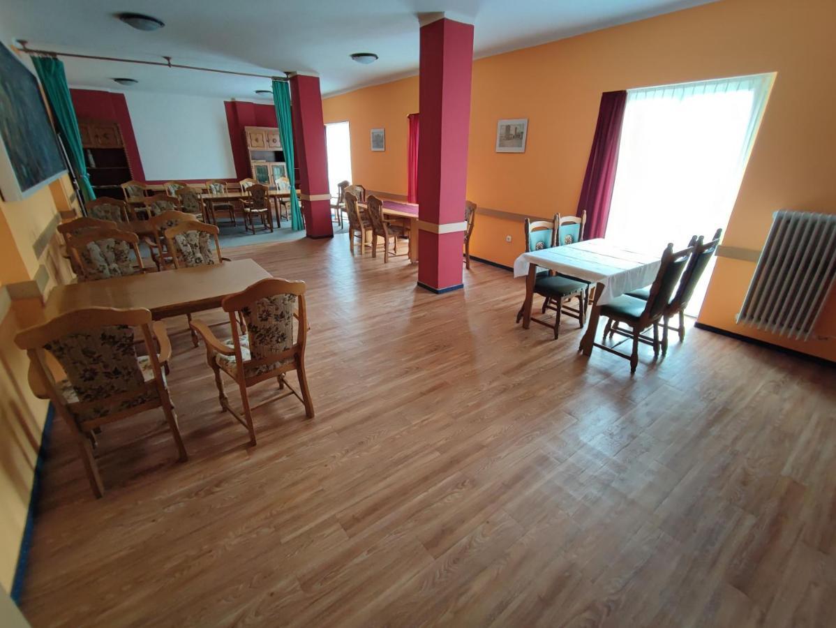 Hotel Beke Sziget Komló エクステリア 写真
