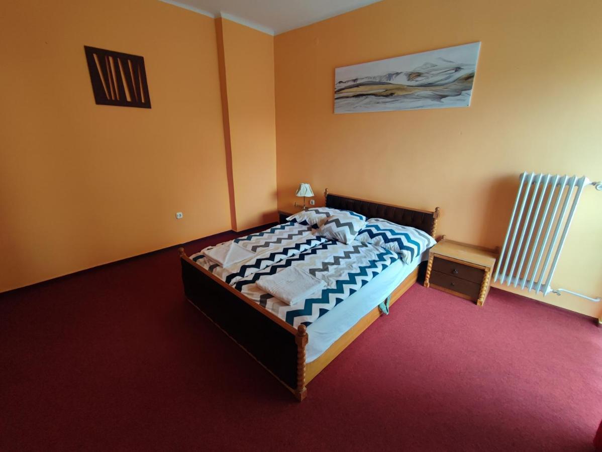 Hotel Beke Sziget Komló エクステリア 写真