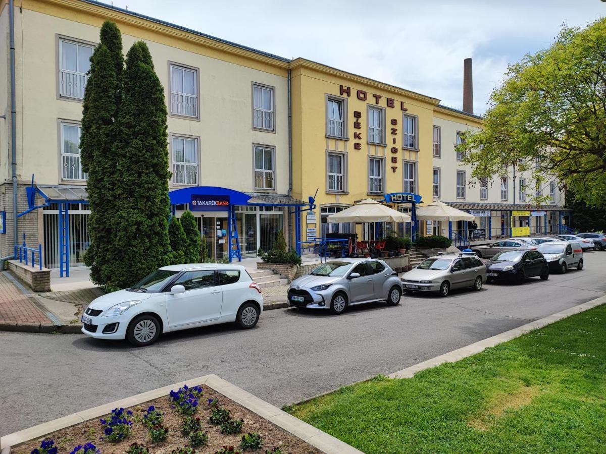 Hotel Beke Sziget Komló エクステリア 写真