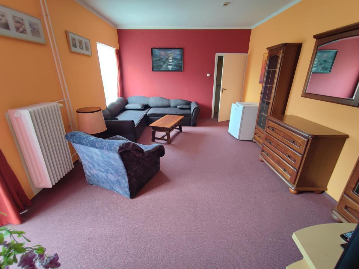 Hotel Beke Sziget Komló エクステリア 写真