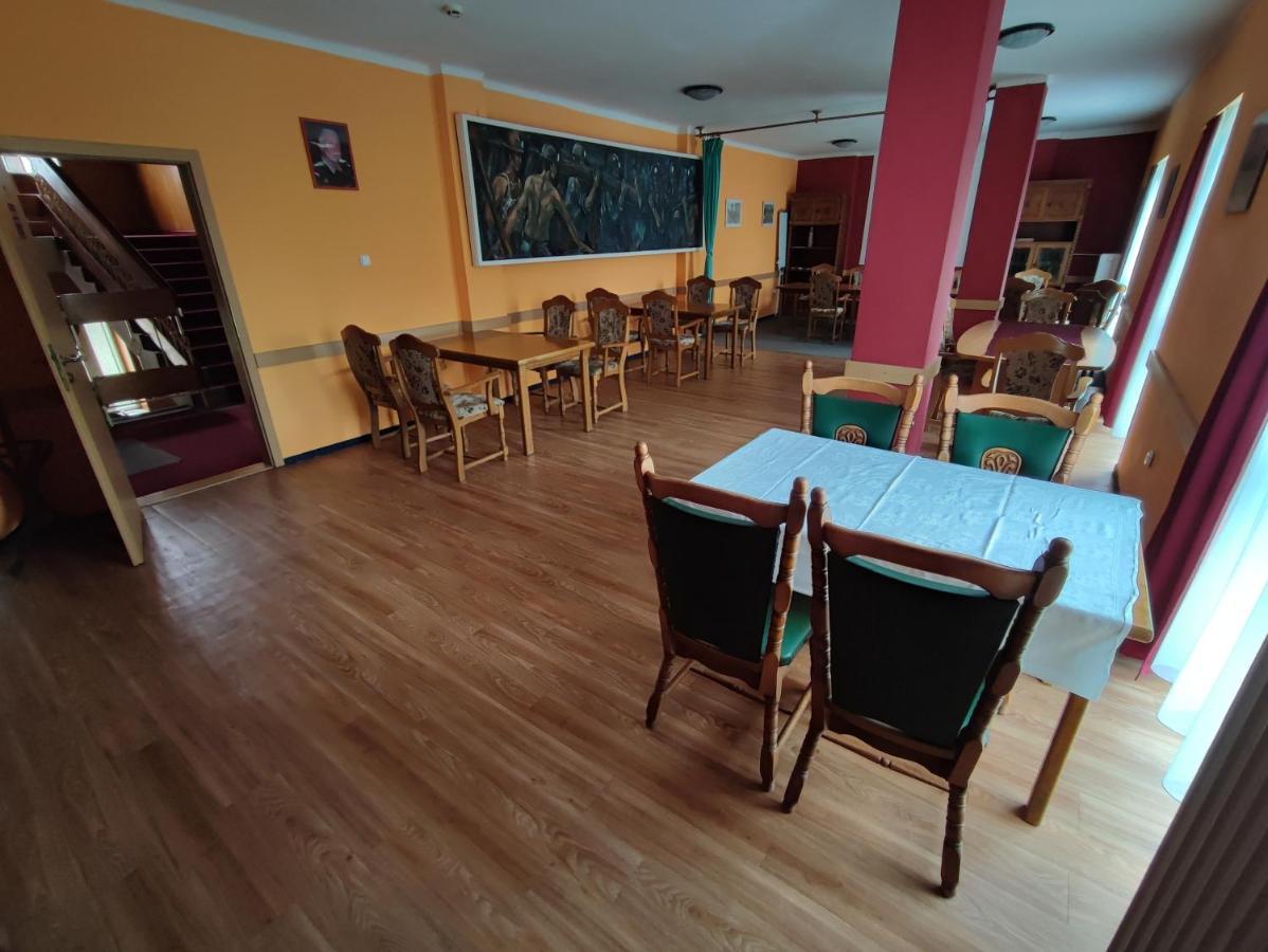 Hotel Beke Sziget Komló エクステリア 写真
