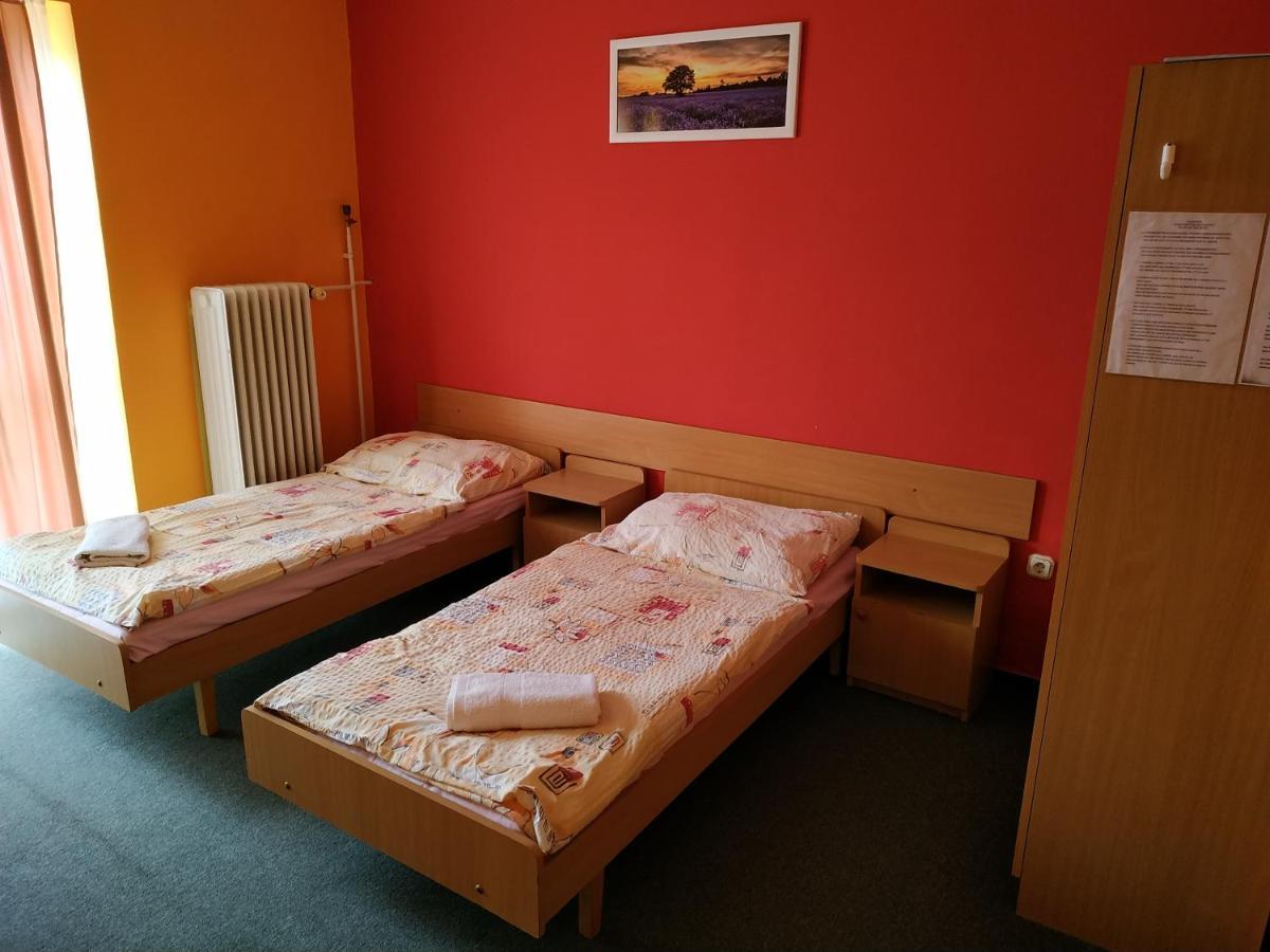 Hotel Beke Sziget Komló エクステリア 写真
