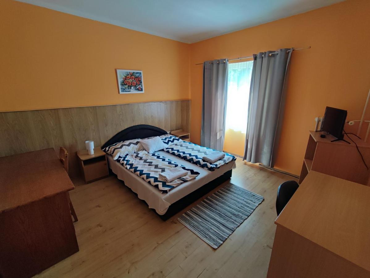 Hotel Beke Sziget Komló エクステリア 写真