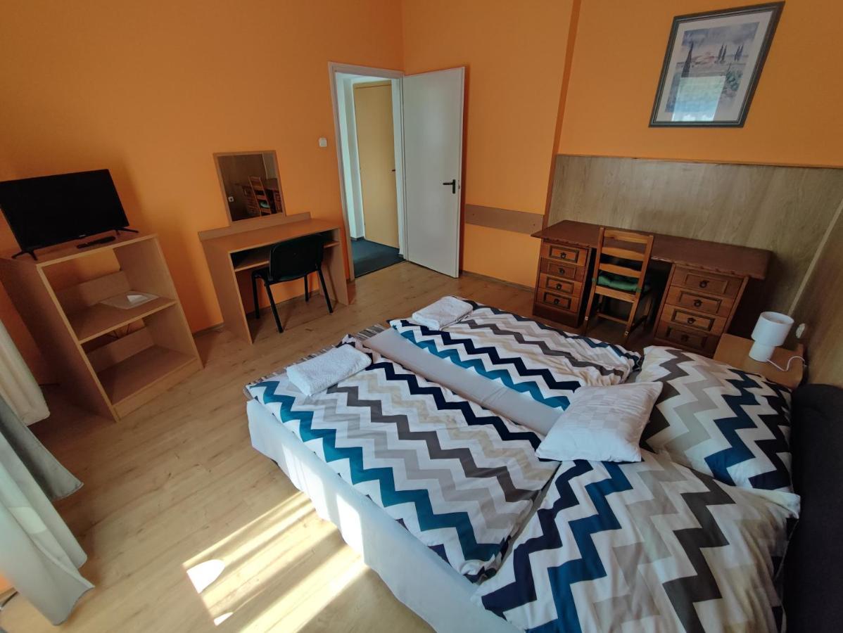 Hotel Beke Sziget Komló エクステリア 写真