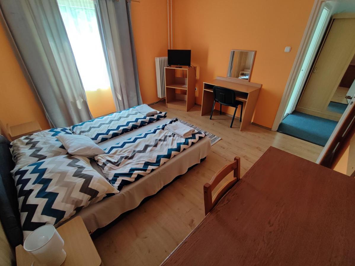 Hotel Beke Sziget Komló エクステリア 写真
